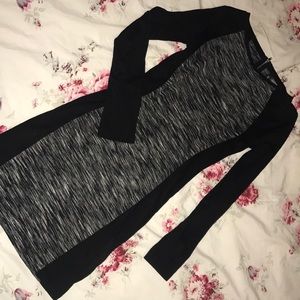 Divided long-sleeved dress. Size 4.